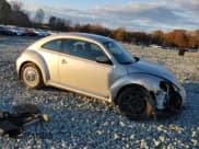 ✅ 2014 Volkswagen Beetle 1.8T • VIN: 3VWJ17AT0EM634798 • Lot: 92348755. Wystawiony na Copart z przebiegiem 95 806 mil. Bezpłatny archiwum sprzedaży aukcyjnych z USA i szczegółowy raport historii pojazdu na DreamBid. Zdjęcie 4.