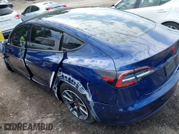 ✅ 2022 Tesla Model 3 Long Range • VIN: 5YJ3E1EB4NF184088 • Lot: 42091452. Wystawiony na IAAI z przebiegiem 55 234 mil. Bezpłatny archiwum sprzedaży aukcyjnych z USA i szczegółowy raport historii pojazdu na DreamBid. Zdjęcie 3.