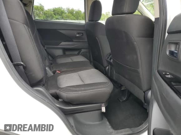 ✅ 2020 Mitsubishi Outlander ES • VIN: JA4AD2A34LZ047362 • Lot: 82536305. Wystawiony na Copart z przebiegiem 64 786 mil. Bezpłatny archiwum sprzedaży aukcyjnych z USA i szczegółowy raport historii pojazdu na DreamBid. Zdjęcie 11.