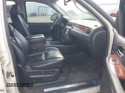 ✅ 2008 GMC Yukon SLT 4SB • VIN: 1GKFC13068R188442 • Lot: 43737811. Wystawiony na IAAI z przebiegiem 190 576 mil. Bezpłatny archiwum sprzedaży aukcyjnych z USA i szczegółowy raport historii pojazdu na DreamBid. Zdjęcie 5.