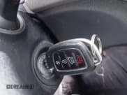 ✅ 2017 Hyundai Santa Fe SE • VIN: KM8SMDHF2HU236582 • Lot: 43593810. Wystawiony na IAAI z przebiegiem 193 175 mil. Bezpłatny archiwum sprzedaży aukcyjnych z USA i szczegółowy raport historii pojazdu na DreamBid. Zdjęcie 11.