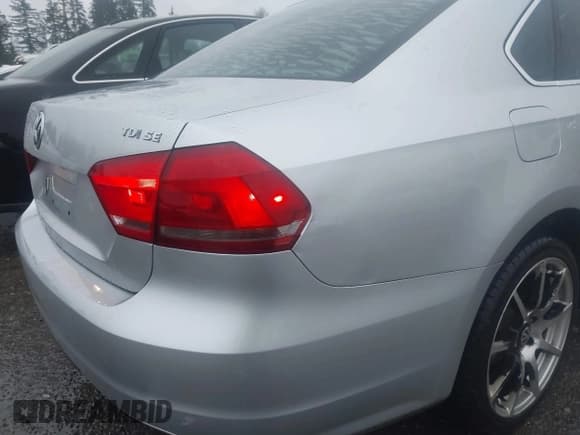 ✅ 2013 Volkswagen Passat SE • VIN: 1VWBN7A39DC035312 • Lot: 43887122. Listed on IAAI with 143,911 mi. Free auction sales archive from the USA and detailed vehicle history report at DreamBid. Image 12.