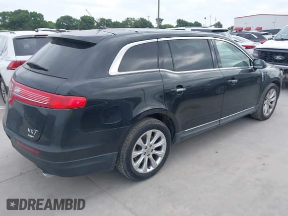 ✅ 2014 Lincoln MKT EcoBoost • VIN: 2LMHJ5AT9EBL55311 • Lot: 42162336. Wystawiony na IAAI z przebiegiem 28 045 mil. Bezpłatny archiwum sprzedaży aukcyjnych z USA i szczegółowy raport historii pojazdu na DreamBid. Zdjęcie 4.