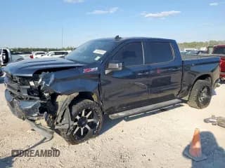 ✅ 2022 Chevrolet Silverado 1500 RST • VIN: 1GCUYEET0NZ201507 • Лот: 85364535. Опубликован ранее на Copart с пробегом 60 009 миль. Бесплатный доступ к архиву аукционных продаж из США и подробный отчёт об истории автомобиля на DreamBid. Изображение 1.