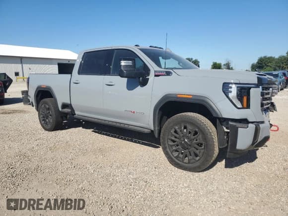 ✅ 2025 GMC Sierra 2500HD AT4 • VIN: 1GT4UPEY9SF254366 • Lot: 69835615. Wystawiony na Copart z przebiegiem Nie podano. Bezpłatny archiwum sprzedaży aukcyjnych z USA i szczegółowy raport historii pojazdu na DreamBid. Zdjęcie 4.