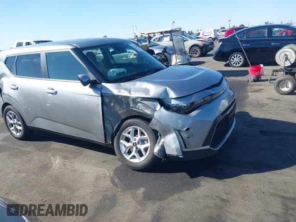 ✅ 2025 Kia Soul LX • VIN: KNDJ23AU0S7923946 • Лот: 43237868. Опубликован ранее на IAAI с пробегом 18 616 миль. Бесплатный доступ к архиву аукционных продаж из США и подробный отчёт об истории автомобиля на DreamBid. Изображение 6.