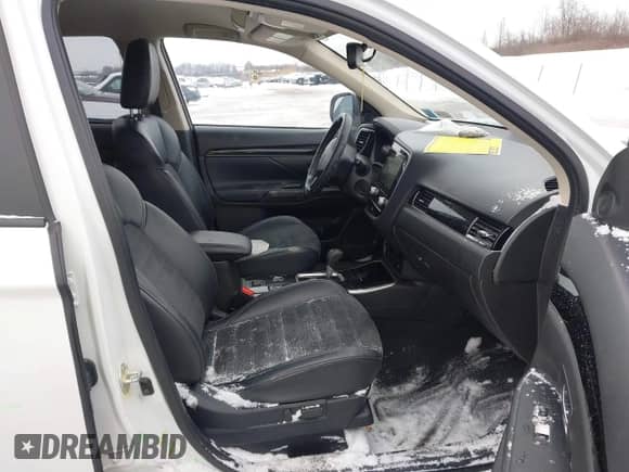 2020 Mitsubishi Outlander ES with VIN JA4AZ3A33LZ011380, listed as a IAAI auction lot 41567914 with 72,663 mi miles and . Bid and sale history available at DreamBid. Image 5.