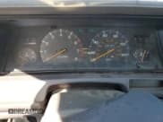 ✅ 1988 Toyota Camry LE • VIN: JT2SV22E9J0199686 • Lot: 52404755. Wystawiony na Copart z przebiegiem 128 765 mil. Bezpłatny archiwum sprzedaży aukcyjnych z USA i szczegółowy raport historii pojazdu na DreamBid. Zdjęcie 9.