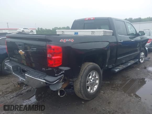 ✅ 2015 Chevrolet Silverado 2500HD LTZ • VIN: 1GC1KWE81FF178800 • Lot: 42356374. Listed on IAAI with 114,203 mi. Free auction sales archive from the USA and detailed vehicle history report at DreamBid. Image 4.