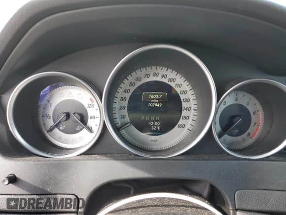 ✅ 2014 Mercedes-Benz C 300 Sport • VIN: WDDGF8AB1EA941850 • Lot: 43828685. Wystawiony na Copart z przebiegiem 102 849 mil. Bezpłatny archiwum sprzedaży aukcyjnych z USA i szczegółowy raport historii pojazdu na DreamBid. Zdjęcie 9.