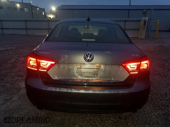 ✅ 2013 Volkswagen Passat SE • VIN: 1VWBM7A38DC024899 • Lot: 81757975. Wystawiony na Copart z przebiegiem 197 367 mil. Bezpłatny archiwum sprzedaży aukcyjnych z USA i szczegółowy raport historii pojazdu na DreamBid. Zdjęcie 6.