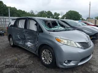 ✅ 2014 Toyota Sienna XLE • VIN: 5TDYK3DC2ES484678 • Лот: 43052603. Опубликован ранее на IAAI с пробегом 163 832 миль. Бесплатный доступ к архиву аукционных продаж из США и подробный отчёт об истории автомобиля на DreamBid. Изображение 1.