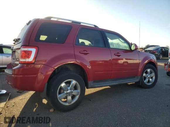 ✅ 2011 Ford Escape Limited • VIN: 1FMCU9EG7BKC04468 • Lot: 92456245. Wystawiony na Copart z przebiegiem 177 559 mil. Bezpłatny archiwum sprzedaży aukcyjnych z USA i szczegółowy raport historii pojazdu na DreamBid. Zdjęcie 3.