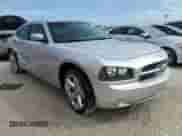 2010 Dodge Charger SXT z VIN 2B3CA3CV9AH312772, wystawiony jako Copart lot #72427744 z przebiegiem 135 137 mil mil oraz Szkoda całkowita • Salvage title. Historia ofert i sprzedaży dostępna na DreamBid. Obrazek 4.