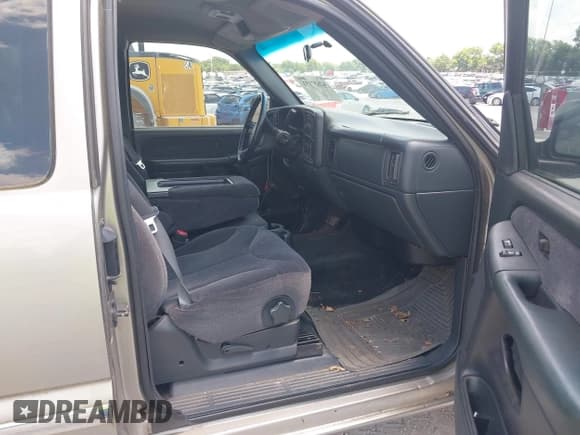 ✅ 2001 GMC Sierra 1500 SLE • VIN: 1GTEK19T51E128399 • Лот: 42657131. Опубликован ранее на IAAI с пробегом 250 060 миль. Бесплатный доступ к архиву аукционных продаж из США и подробный отчёт об истории автомобиля на DreamBid. Изображение 5.