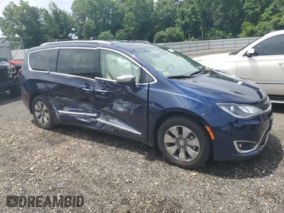 ✅ 2020 Chrysler Pacifica Hybrid Limited • VIN: 2C4RC1N71LR105540 • Lot: 62306315. Listed on Copart with 64,156 mi. Free auction sales archive from the USA and detailed vehicle history report at DreamBid. Image 4.