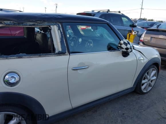 ✅ 2014 MINI Hardtop S • VIN: WMWXM7C55ET925802 • Лот: 43735271. Опубликован ранее на IAAI с пробегом 148 781 миль. Бесплатный доступ к архиву аукционных продаж из США и подробный отчёт об истории автомобиля на DreamBid. Изображение 14.
