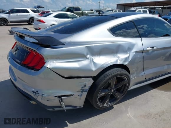 ✅ 2021 Ford Mustang EcoBoost • VIN: 1FA6P8TH6M5134077 • Lot: 42571442. Wystawiony na IAAI z przebiegiem 92 397 mil. Bezpłatny archiwum sprzedaży aukcyjnych z USA i szczegółowy raport historii pojazdu na DreamBid. Zdjęcie 6.