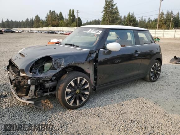 ✅ 2023 MINI Hardtop Cooper SE • VIN: WMW13DJ04P2T90355 • Лот: 70192205. Опубликован ранее на Copart с пробегом 5 681 миль. Бесплатный доступ к архиву аукционных продаж из США и подробный отчёт об истории автомобиля на DreamBid. Изображение 1.