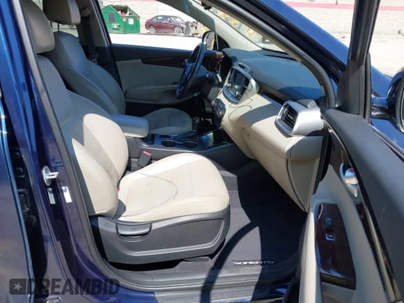 ✅ 2017 Kia Sorento LX • VIN: 5XYPGDA3XHG266996 • Lot: 42970028. Wystawiony na IAAI z przebiegiem 115 361 mil. Bezpłatny archiwum sprzedaży aukcyjnych z USA i szczegółowy raport historii pojazdu na DreamBid. Zdjęcie 5.