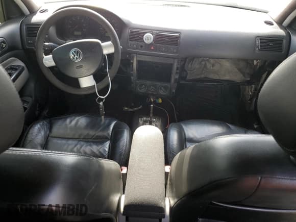 ✅ 2001 Volkswagen Golf GLS • VIN: 9BWGT61J514042129 • Lot: 76238024. Wystawiony na Copart z przebiegiem 347 457 mil. Bezpłatny archiwum sprzedaży aukcyjnych z USA i szczegółowy raport historii pojazdu na DreamBid. Zdjęcie 8.