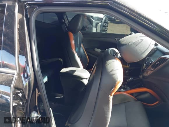 ✅ 2017 Hyundai Veloster Turbo • VIN: KMHTC6AE8HU314478 • Lot: 43567013. Wystawiony na IAAI z przebiegiem 115 504 mil. Bezpłatny archiwum sprzedaży aukcyjnych z USA i szczegółowy raport historii pojazdu na DreamBid. Zdjęcie 8.