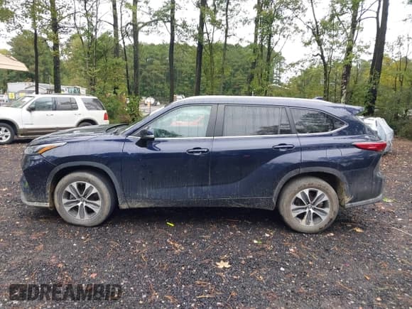 ✅ 2023 Toyota Highlander LE • VIN: 5TDKDRAH5PS020483 • Lot: 43413222. Listed on IAAI with 68,319 mi. Free auction sales archive from the USA and detailed vehicle history report at DreamBid. Image 13.