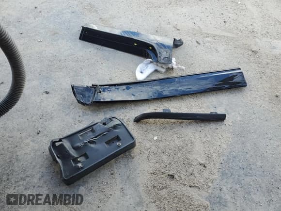 ✅ 2025 Buick Enclave Sport Touring • VIN: 5GAERBRS4SJ127215 • Lot: 89645985. Listed on Copart with 4,470 mi. Free auction sales archive from the USA and detailed vehicle history report at DreamBid. Image 13.