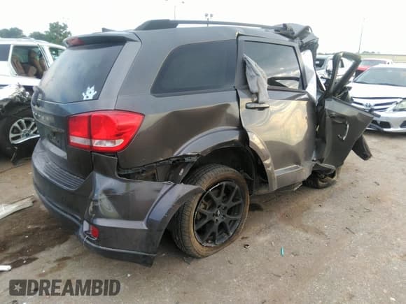 ✅ 2019 Dodge Journey SE • VIN: 3C4PDCBB9KT804421 • Lot: 43315748. Wystawiony na IAAI z przebiegiem Nie podano. Bezpłatny archiwum sprzedaży aukcyjnych z USA i szczegółowy raport historii pojazdu na DreamBid. Zdjęcie 4.