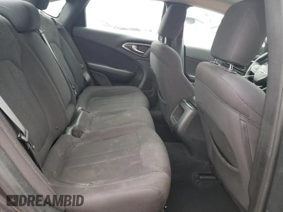 ✅ 2015 Chrysler 200 Limited • VIN: 1C3CCCAB9FN715770 • Лот: 74103114. Опубликован ранее на Copart с пробегом 41 844 миль. Бесплатный доступ к архиву аукционных продаж из США и подробный отчёт об истории автомобиля на DreamBid. Изображение 10.