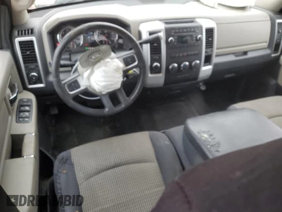 ✅ 2010 Dodge 1500 Sport • VIN: 1D7RV1CT9AS158627 • Lot: 82860684. Wystawiony na Copart z przebiegiem 200 434 mil. Bezpłatny archiwum sprzedaży aukcyjnych z USA i szczegółowy raport historii pojazdu na DreamBid. Zdjęcie 8.