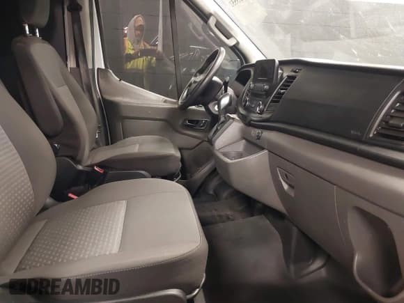 ✅ 2020 Ford Transit Cargo • VIN: 1FTBR1C87LKA59688 • Lot: 41633552. Listed on IAAI with 42,517 mi. Free auction sales archive from the USA and detailed vehicle history report at DreamBid. Image 5.