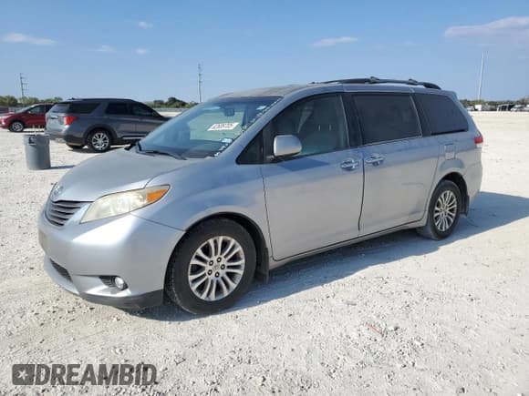 ✅ 2012 Toyota Sienna XLE • VIN: 5TDYK3DC9CS207913 • Lot: 82689705. Listed on Copart with 188,992 mi. Free auction sales archive from the USA and detailed vehicle history report at DreamBid. Image 1.