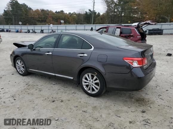 ✅ 2010 Lexus ES 330 • VIN: JTHBK1EG4A2412697 • Лот: 93415655. Опубликован ранее на Copart с пробегом 136 117 миль. Бесплатный доступ к архиву аукционных продаж из США и подробный отчёт об истории автомобиля на DreamBid. Изображение 2.