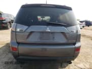 ✅ 2008 Mitsubishi Outlander ES • VIN: JA4LT21W28Z004958 • Lot: 49229365. Wystawiony na Copart z przebiegiem 184 358 mil. Bezpłatny archiwum sprzedaży aukcyjnych z USA i szczegółowy raport historii pojazdu na DreamBid. Zdjęcie 6.