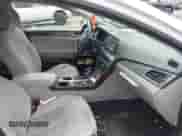 2016 Hyundai Sonata 2.4L z VIN 5NPE24AF5GH403642, wystawiony jako IAAI lot #41877194 z przebiegiem 147 457 mil mil oraz . Historia ofert i sprzedaży dostępna na DreamBid. Obrazek 5.