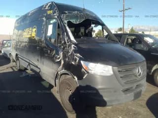 ✅ 2019 Mercedes-Benz Sprinter • VIN: WDZPF1ED1KT015039 • Lot: 27066289. Wystawiony na IAAI z przebiegiem 12 947 mil. Bezpłatny archiwum sprzedaży aukcyjnych z USA i szczegółowy raport historii pojazdu na DreamBid. Zdjęcie 1.