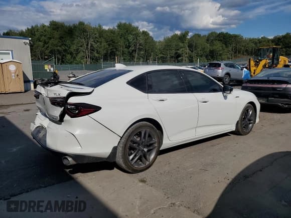 ✅ 2024 Acura TLX w/A-Spec Package • VIN: 19UUB6F56RA000885 • Lot: 70333525. Wystawiony na Copart z przebiegiem 19 772 mil. Bezpłatny archiwum sprzedaży aukcyjnych z USA i szczegółowy raport historii pojazdu na DreamBid. Zdjęcie 3.
