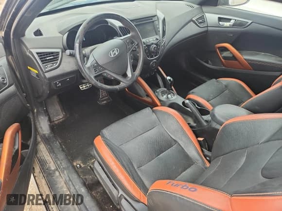 ✅ 2016 Hyundai Veloster Turbo R-Spec • VIN: KMHTC6AEXGU302833 • Lot: 63877805. Wystawiony na Copart z przebiegiem 37 971 mil. Bezpłatny archiwum sprzedaży aukcyjnych z USA i szczegółowy raport historii pojazdu na DreamBid. Zdjęcie 8.