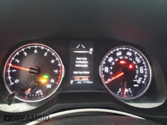 ✅ 2019 Toyota RAV4 XLE • VIN: JTMW1RFV7KD004833 • Lot: 89850365. Listed on Copart with 71,754 mi. Free auction sales archive from the USA and detailed vehicle history report at DreamBid. Image 9.