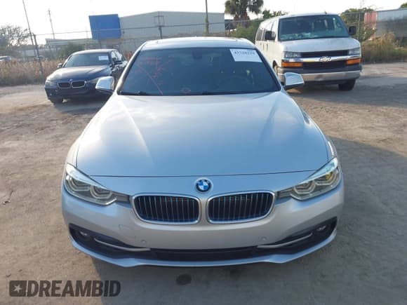✅ 2017 BMW 3 Series 330e • VIN: WBA8E1C31HA029655 • Lot: 43720229. Listed on IAAI with 96,416 mi. Free auction sales archive from the USA and detailed vehicle history report at DreamBid. Image 12.