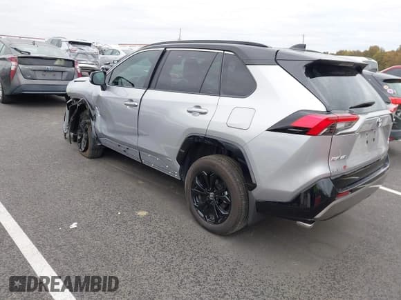 ✅ 2024 Toyota RAV4 Hybrid XSE • VIN: 2T3E6RFV6RW063723 • Lot: 43498363. Wystawiony na IAAI z przebiegiem 10 317 mil. Bezpłatny archiwum sprzedaży aukcyjnych z USA i szczegółowy raport historii pojazdu na DreamBid. Zdjęcie 3.