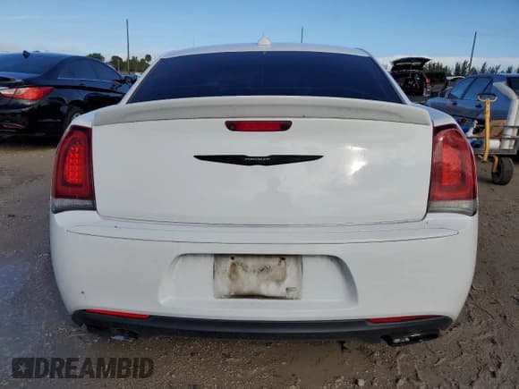 ✅ 2016 Chrysler 300 S • VIN: 2C3CCABT6GH117917 • Lot: 85517084. Listed on Copart with 122,838 mi. Free auction sales archive from the USA and detailed vehicle history report at DreamBid. Image 6.