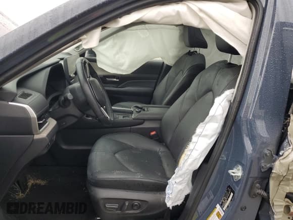 ✅ 2024 Toyota Highlander Platinum • VIN: 5TDAAAB55RS014549 • Lot: 81266385. Listed on Copart with 37,028 mi. Free auction sales archive from the USA and detailed vehicle history report at DreamBid. Image 7.