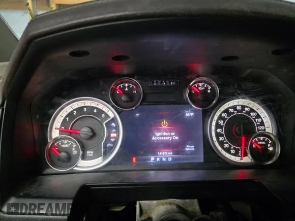 ✅ 2018 Ram 3500 Laramie • VIN: 3C63RRML6JG132602 • Lot: 71025035. Wystawiony na Copart z przebiegiem 141 274 mil. Bezpłatny archiwum sprzedaży aukcyjnych z USA i szczegółowy raport historii pojazdu na DreamBid. Zdjęcie 8.