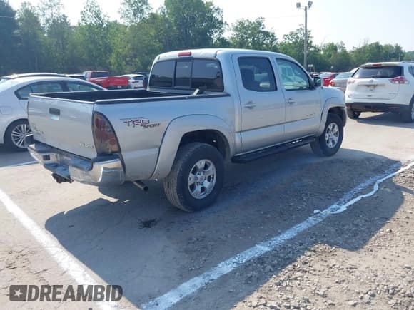 ✅ 2006 Toyota Tacoma • VIN: 5TELU42N96Z241484 • Lot: 42580246. Listed on IAAI with 223,803 mi. Free auction sales archive from the USA and detailed vehicle history report at DreamBid. Image 4.