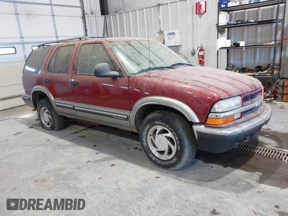 1998 Chevrolet Blazer LT with VIN 1GNDT13W5W2295891, listed as a IAAI auction lot 41820682 with 101,506 mi miles and . Bid and sale history available at DreamBid. Image 1.