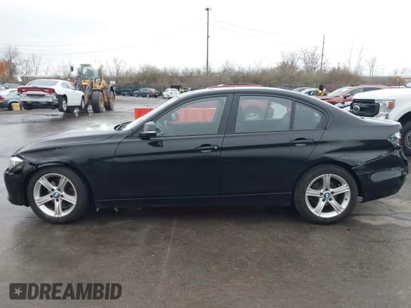 ✅ 2014 BMW 3 Series 328i xDrive • VIN: WBA3B5C54EF599613 • Лот: 43722846. Опубликован ранее на IAAI с пробегом 133 076 миль. Бесплатный доступ к архиву аукционных продаж из США и подробный отчёт об истории автомобиля на DreamBid. Изображение 14.