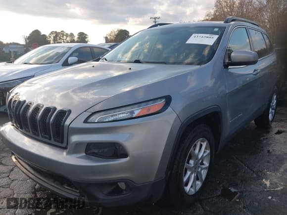 ✅ 2014 Jeep Cherokee Latitude • VIN: 1C4PJMCS8EW243396 • Lot: 43742805. Wystawiony na IAAI z przebiegiem 205 911 mil. Bezpłatny archiwum sprzedaży aukcyjnych z USA i szczegółowy raport historii pojazdu na DreamBid. Zdjęcie 17.
