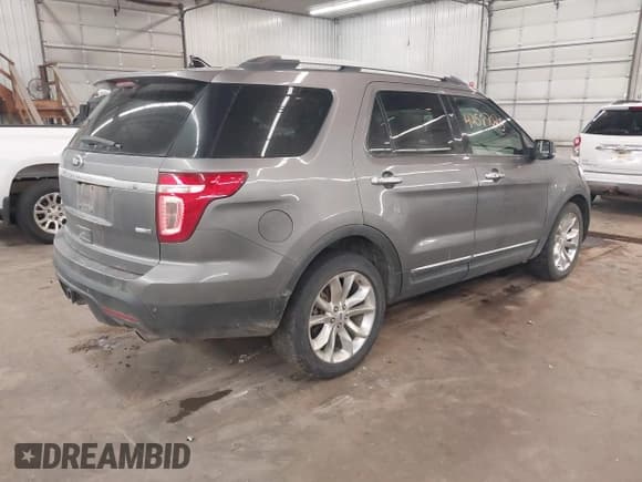 ✅ 2013 Ford Explorer Limited • VIN: 1FM5K8F80DGA01928 • Lot: 42587025. Wystawiony na IAAI z przebiegiem 135 196 mil. Bezpłatny archiwum sprzedaży aukcyjnych z USA i szczegółowy raport historii pojazdu na DreamBid. Zdjęcie 4.